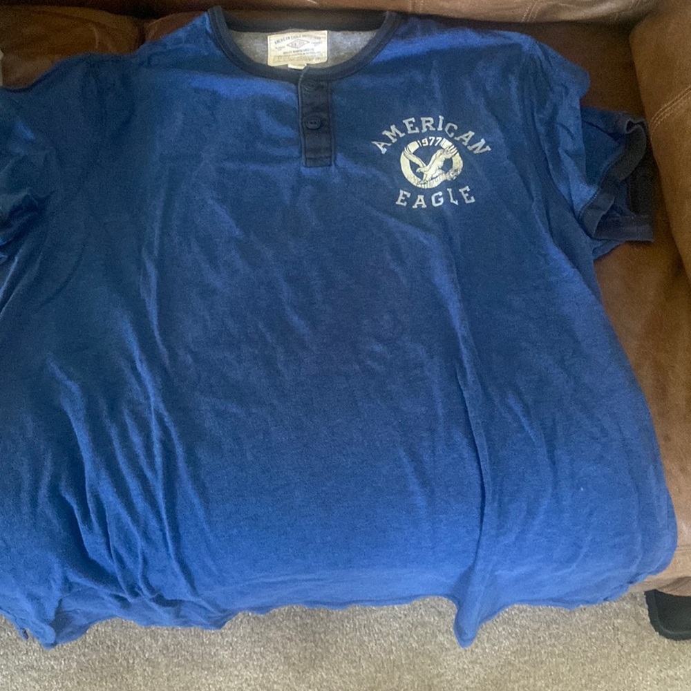 American Eagle short sleeve shirt